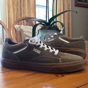 Vans suede gum sole low top skate sneakers